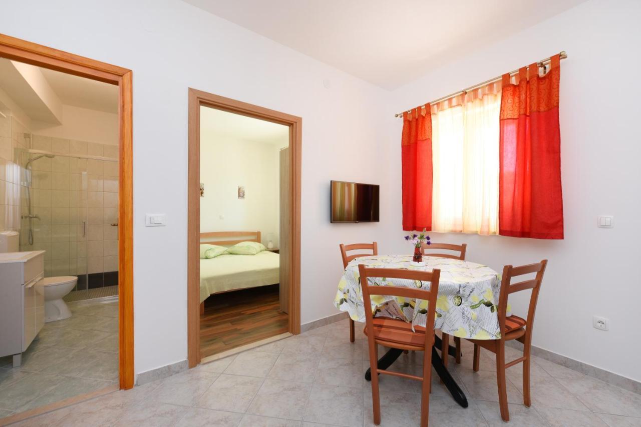 Apartments Sime Petrcane Bagian luar foto